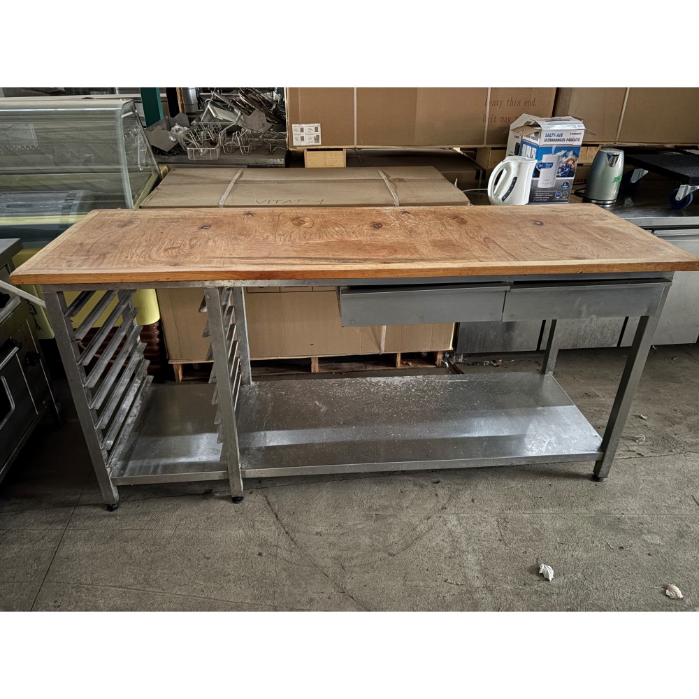 Gyúróasztal, alsópolccal