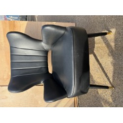 Fekete műbőr fotel