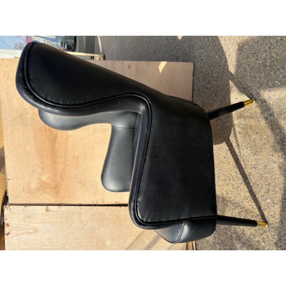 Fekete műbőr fotel