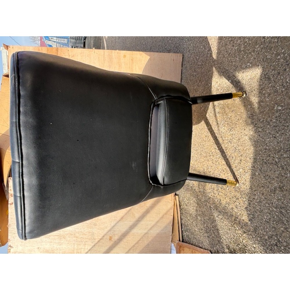 Fekete műbőr fotel