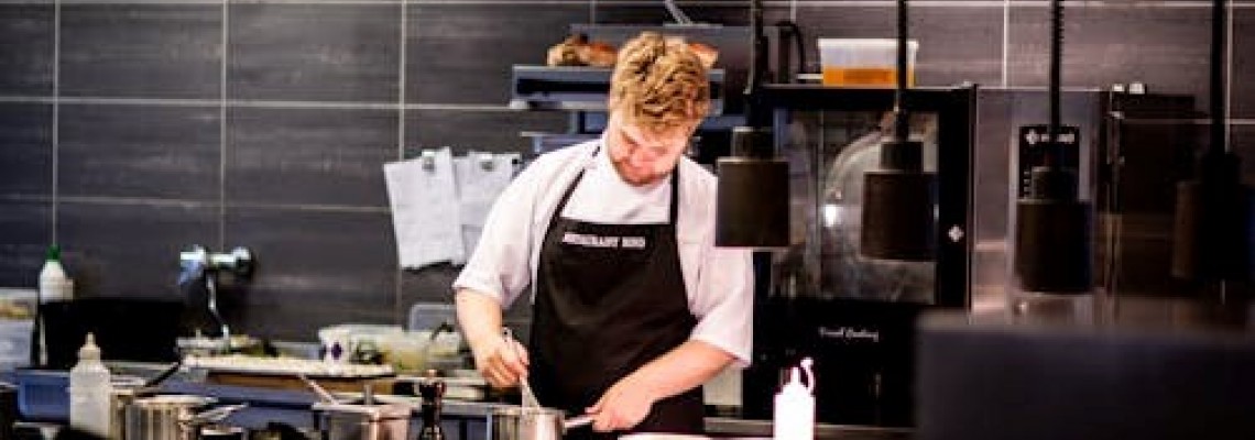 Minden, amit a rozsdamentes acél asztalokról tudni kell beszerzéskor