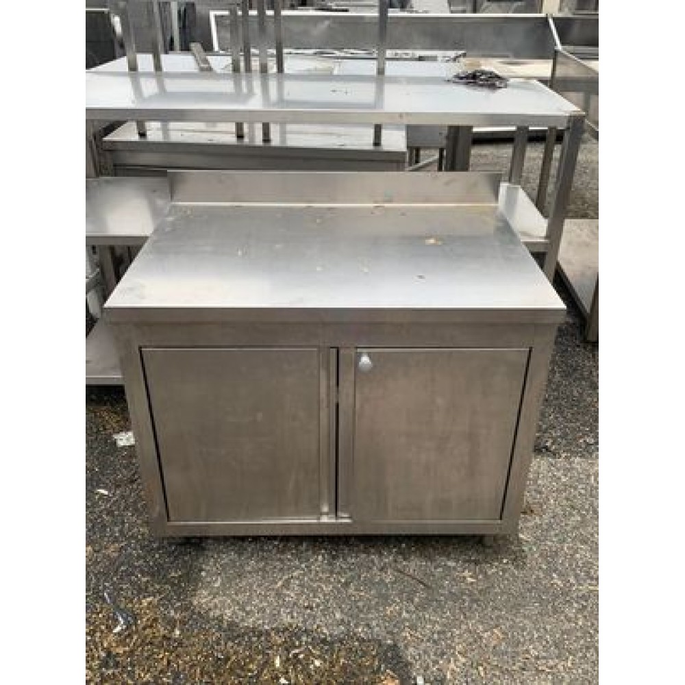 Rozsdamentes Semleges Pult